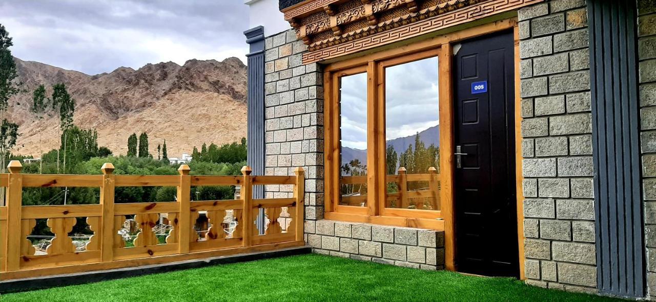 Ladakh Country Inn Leh Esterno foto