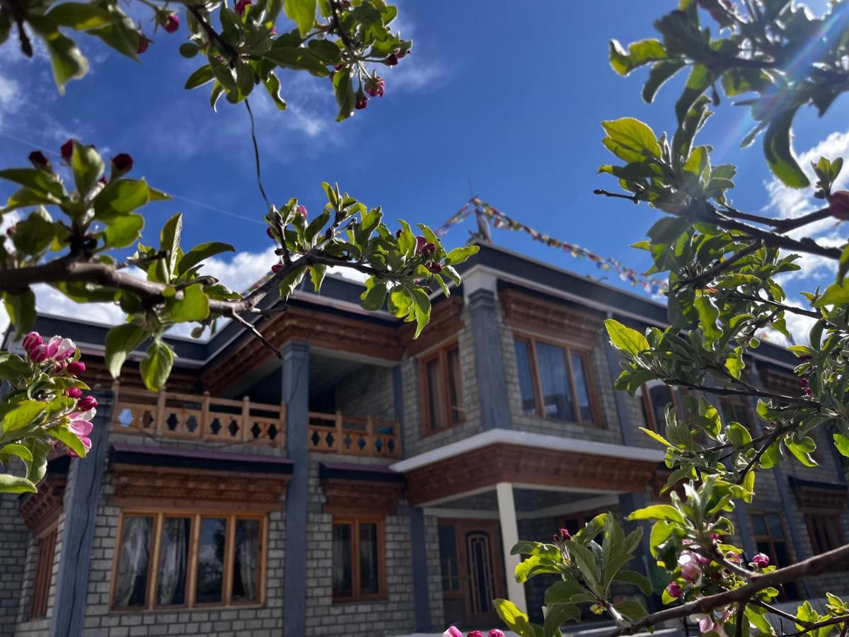 Ladakh Country Inn Leh Esterno foto